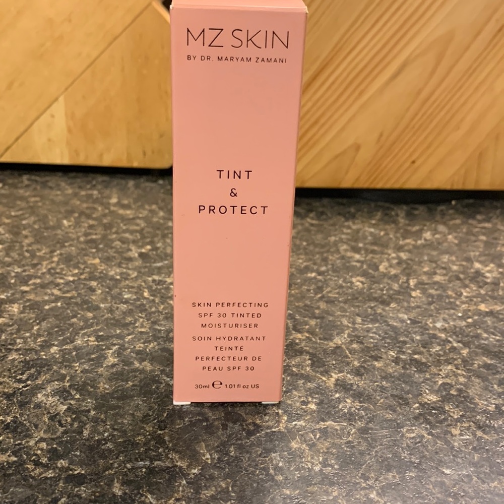 MZ SKIN Tint & Protect spf 30 tinted moisturizer
